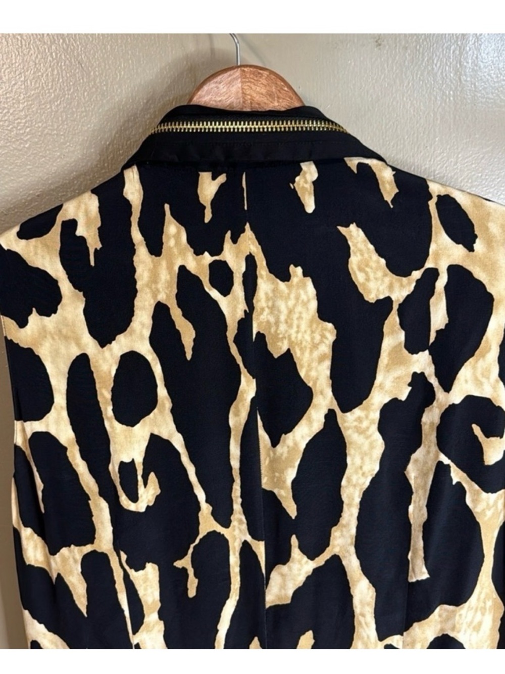 PER SE by CARLISLE Collared Sleeveless Animal-Print Shirt Dress in Black and Tan - Picture 9 of 12